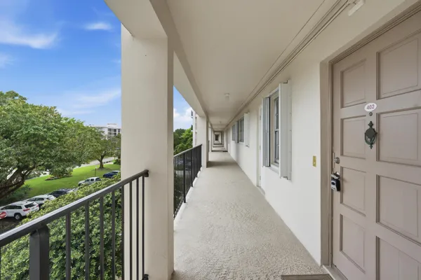 $1,950 | 2801 North Palm Aire Drive, Unit 402, Pompano Beach, FL 33069