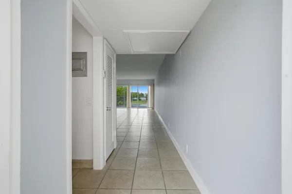 $1,950 | 2801 North Palm Aire Drive, Unit 402, Pompano Beach, FL 33069