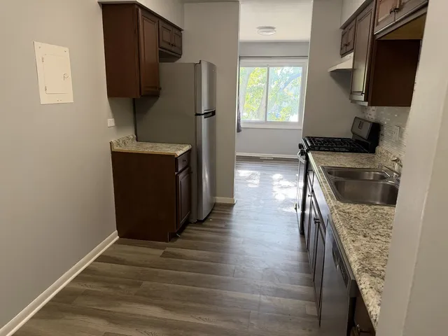 $189,900 | 2920 Roberts Drive, Unit 5, Woodridge, IL 60517