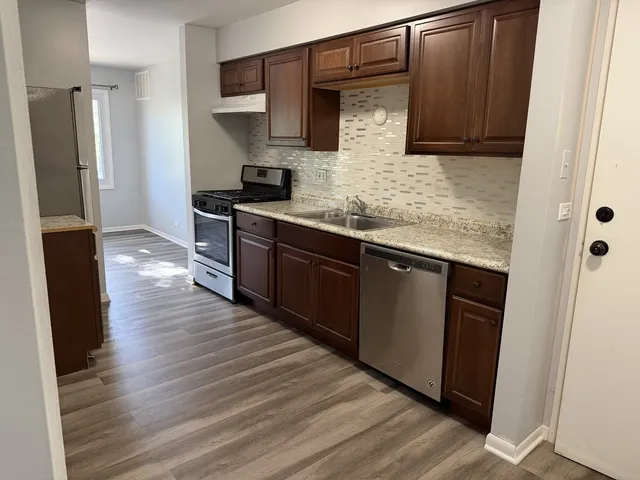 $189,900 | 2920 Roberts Drive, Unit 5, Woodridge, IL 60517