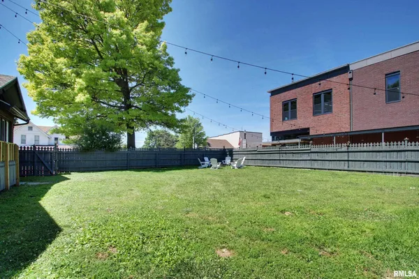 $295,000 | 129 East Main Street, Mount Sterling, IL 62353