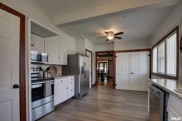 $295,000 | 129 East Main Street, Mount Sterling, IL 62353