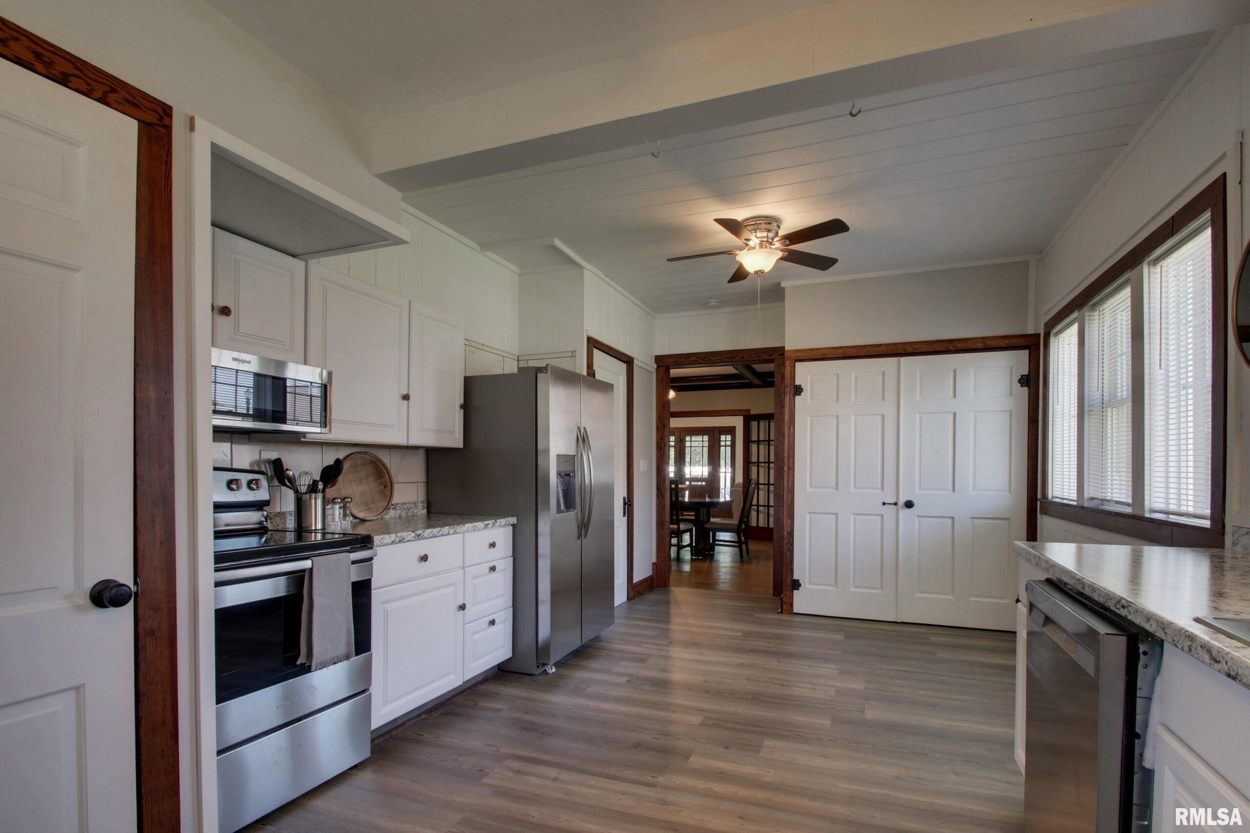 129 East Main Street Mount Sterling, IL 62353 - Photo 5 of 27