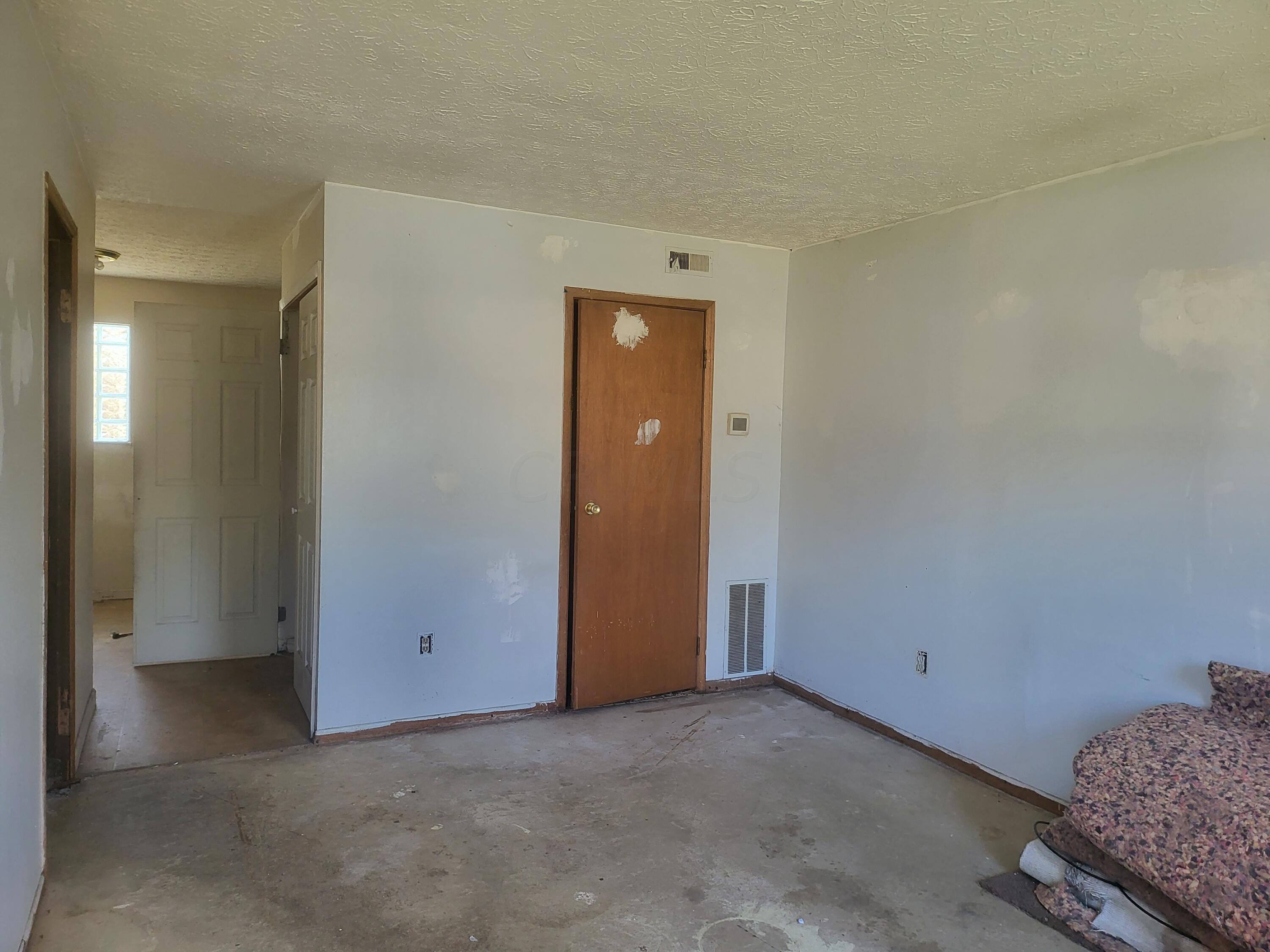 6852-6858 Garden Terrace Road Columbus, OH 43229 - Photo 19 of 27 20221125_120918