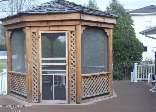 23233 Chapman Road Macomb, MI 48042 - Photo 3 of 15 Gazebo