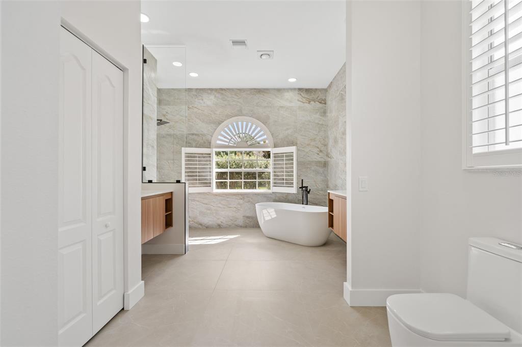 629 Sawgrass Bridge Road Venice, FL 34292 - Photo 18 of 36 a large white room with a white walls