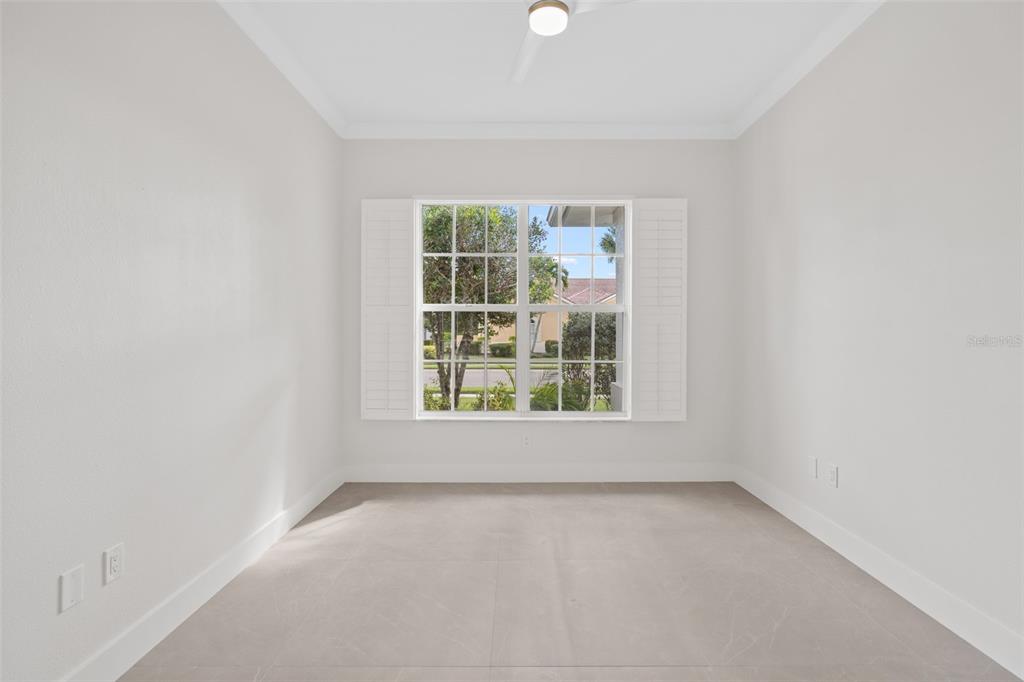 629 Sawgrass Bridge Road Venice, FL 34292 - Photo 27 of 36 an empty room with a window