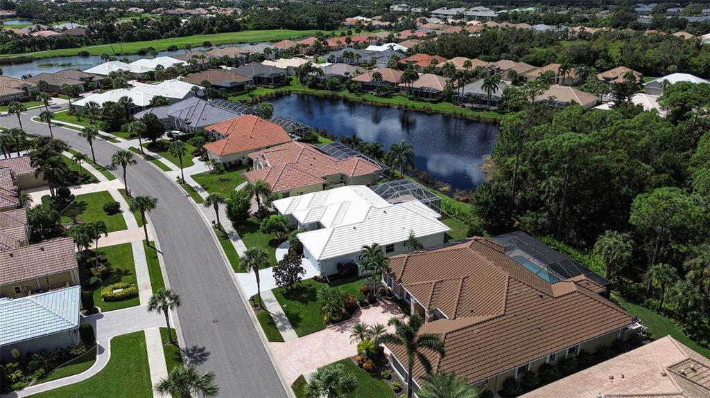 629 Sawgrass Bridge Road Venice, FL 34292 - Photo 33 of 36 an aerial view of a house with a lake view