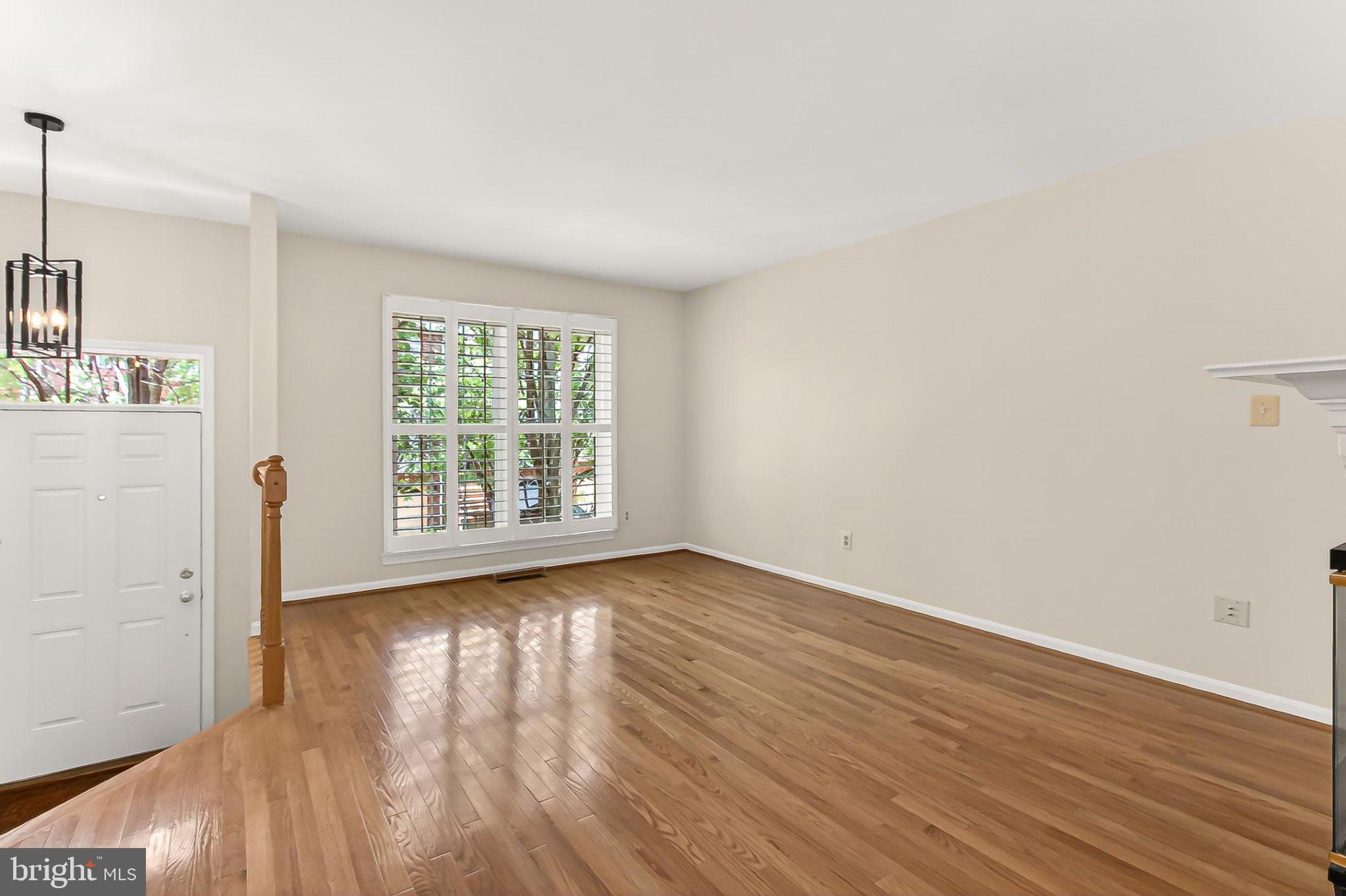 13157 Kidwell Field Road Herndon, VA 20171 - Photo 12 of 50 Bright and airy open space awaits.