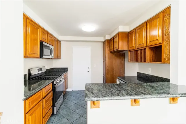 $599,000 | 11384 Dronfield Terrace, Unit 36, Pacoima, CA 91331