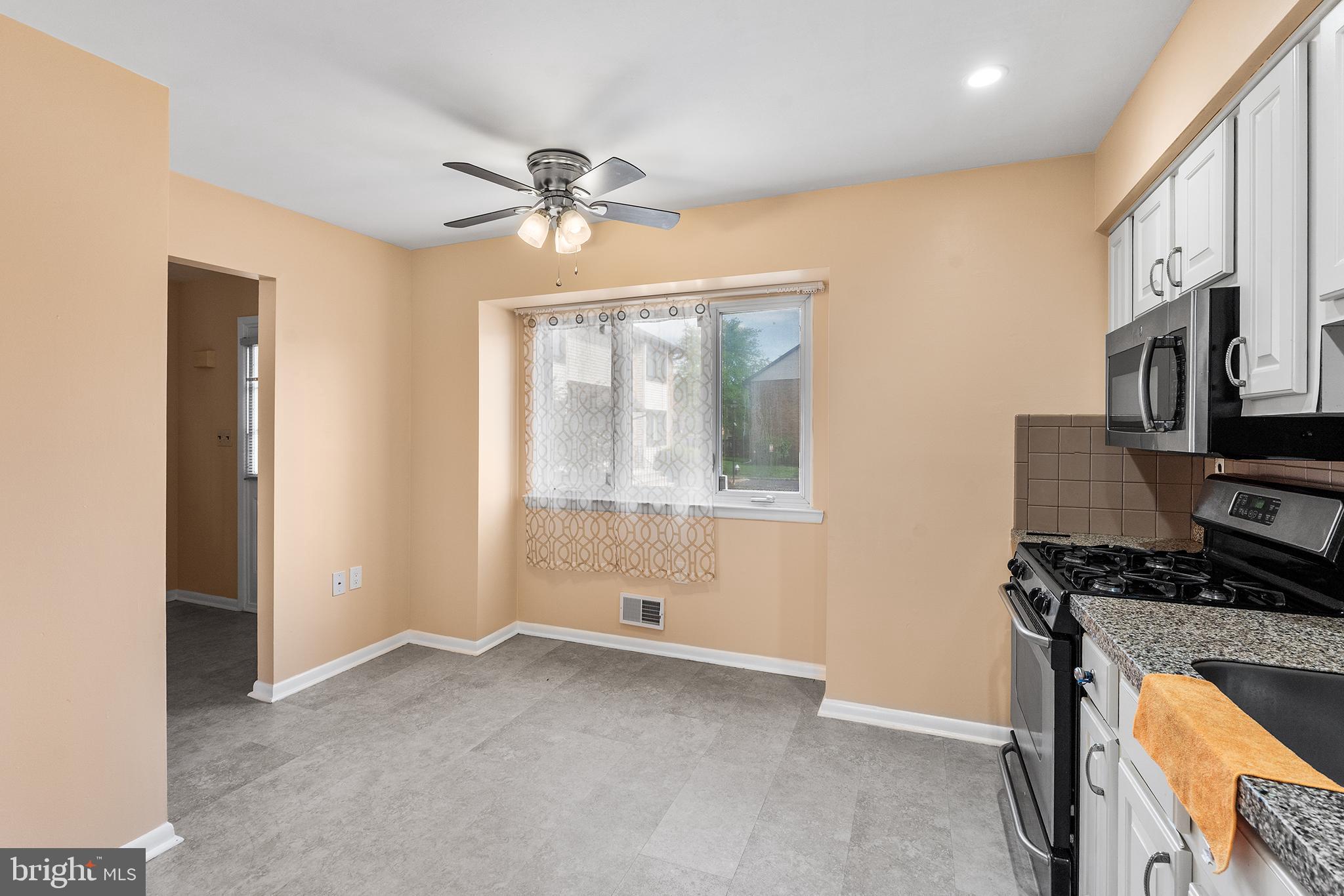 624 Robin Road Hillsborough, NJ 08844 - Photo 6 of 25 Gallery Image 6