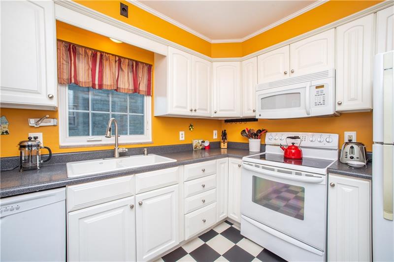 4765 Baptist Road Pittsburgh, PA 15227 - Photo 6 of 21 Gallery Image 6