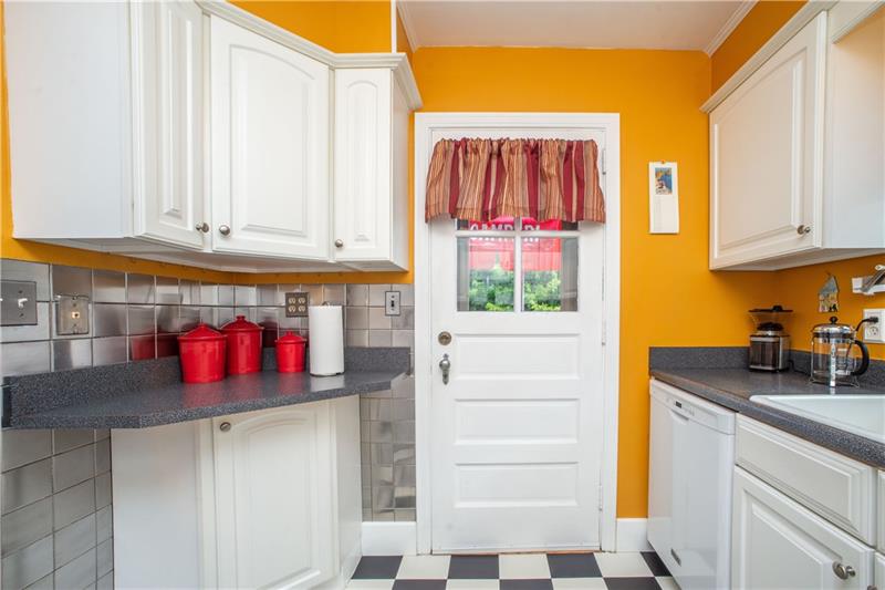 4765 Baptist Road Pittsburgh, PA 15227 - Photo 7 of 21 Gallery Image 7