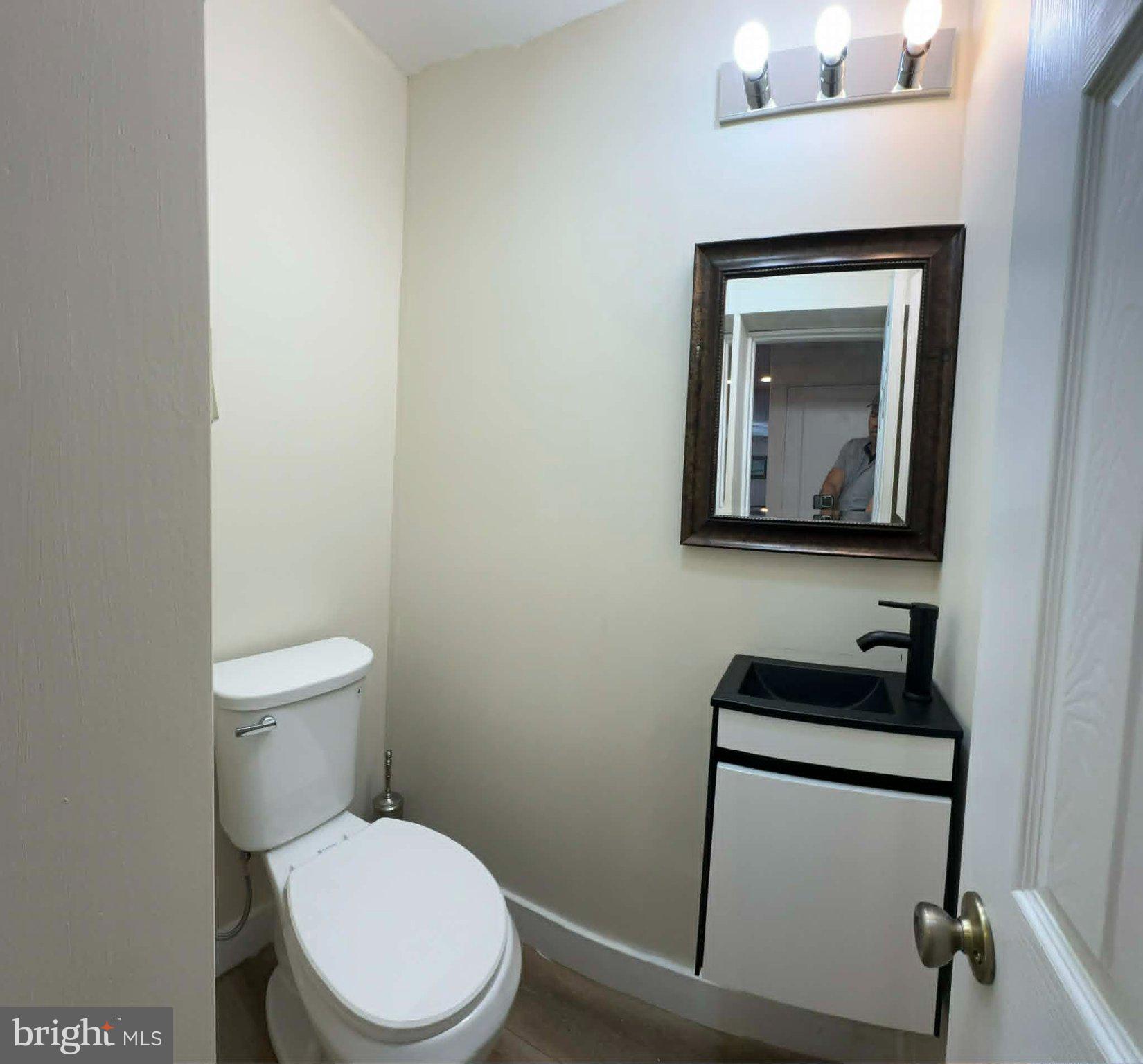 1209 Peters Street Philadelphia, PA 19147 - Photo 5 of 13 Sleek and modern half-bath retreat.