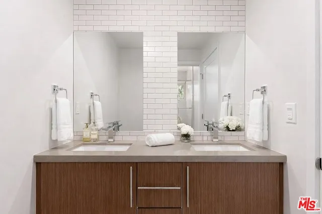 $5,850 | 2115 Beachwood Terrace, Los Angeles, CA 90068