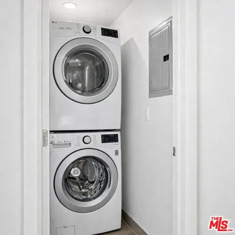 $5,850 | 2115 Beachwood Terrace, Los Angeles, CA 90068