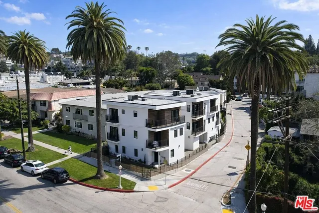 $5,850 | 2115 Beachwood Terrace, Los Angeles, CA 90068