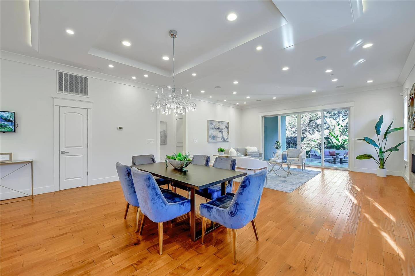 10380 Sterling Boulevard Cupertino, CA 95014 - Photo 19 of 49 a view of a dining room with furniture
