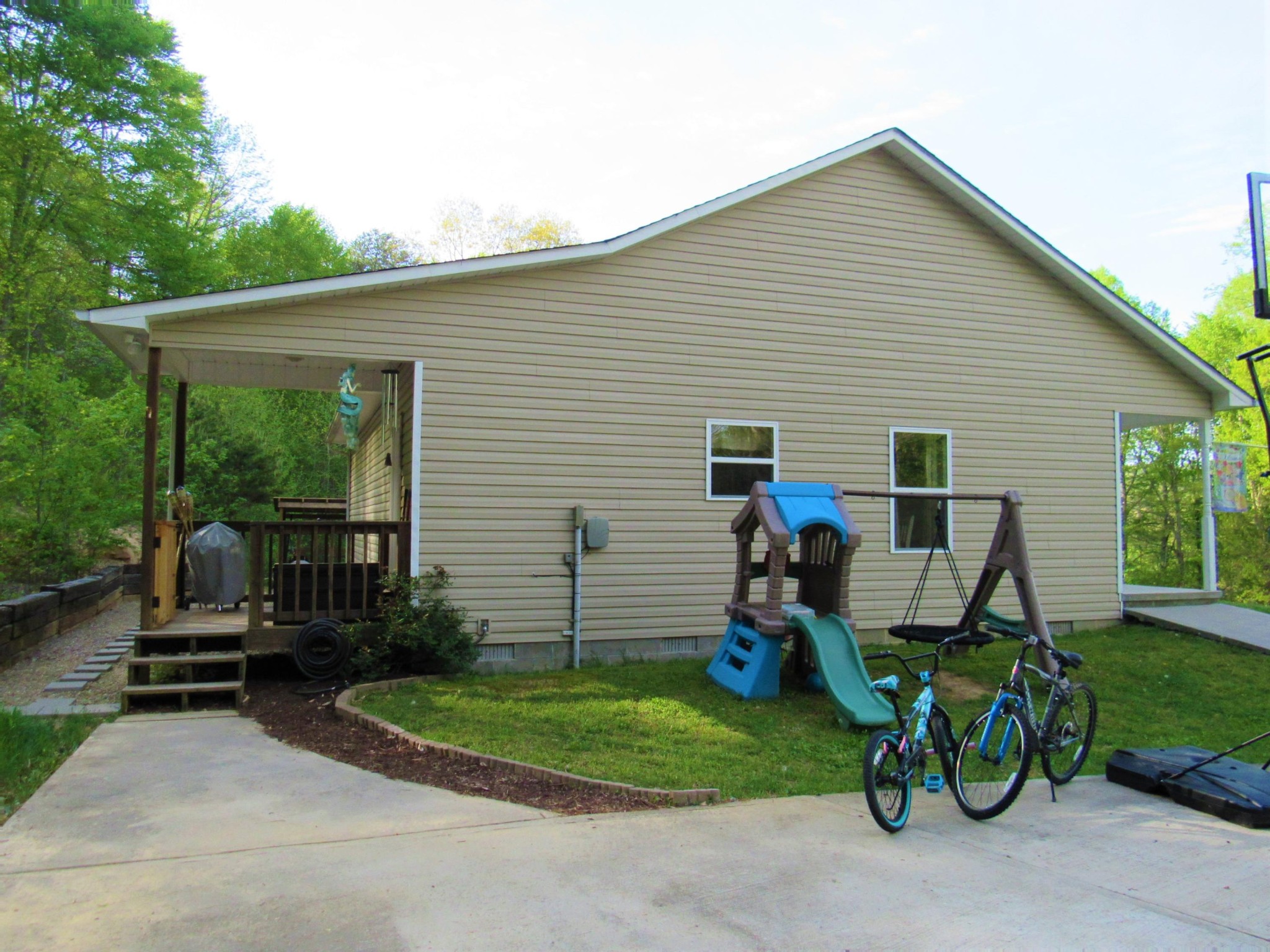 155 Fritts Road Lancing, TN 37770 - Photo 3 of 30 a view of a patio with chair and tables