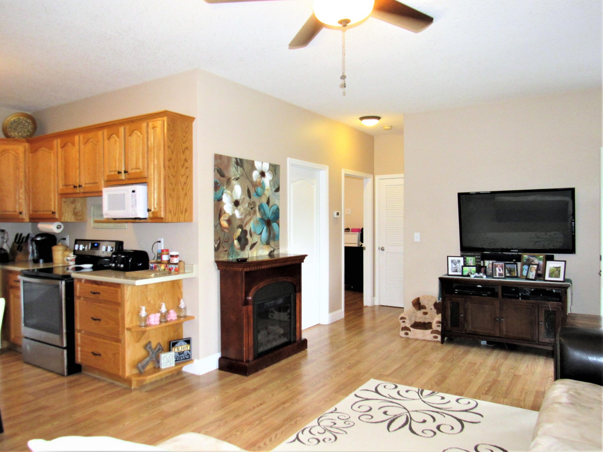155 Fritts Road Lancing, TN 37770 - Photo 9 of 30 a living room with furniture and a flat screen tv