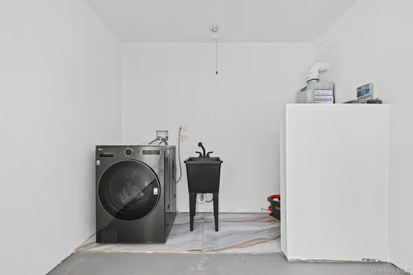 a picture of a black and white photo