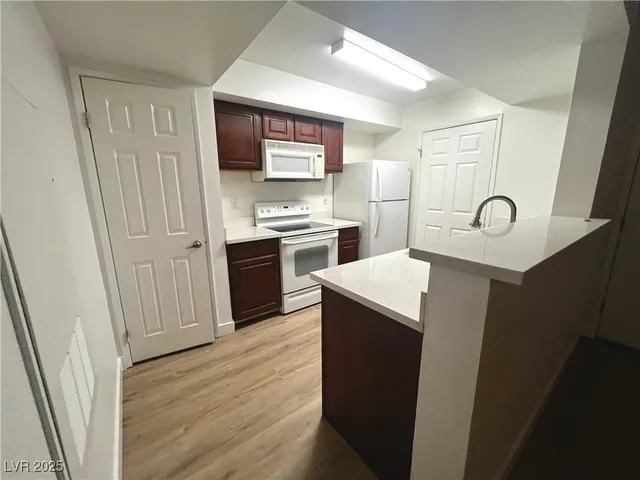 $950 | 6800 East Lake Mead Boulevard, Unit 1083, Las Vegas, NV 89156