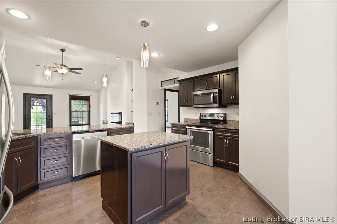 9113 Falcon Ridge Sellersburg, IN 47172 - Photo 7 of 40 Gallery Image 7