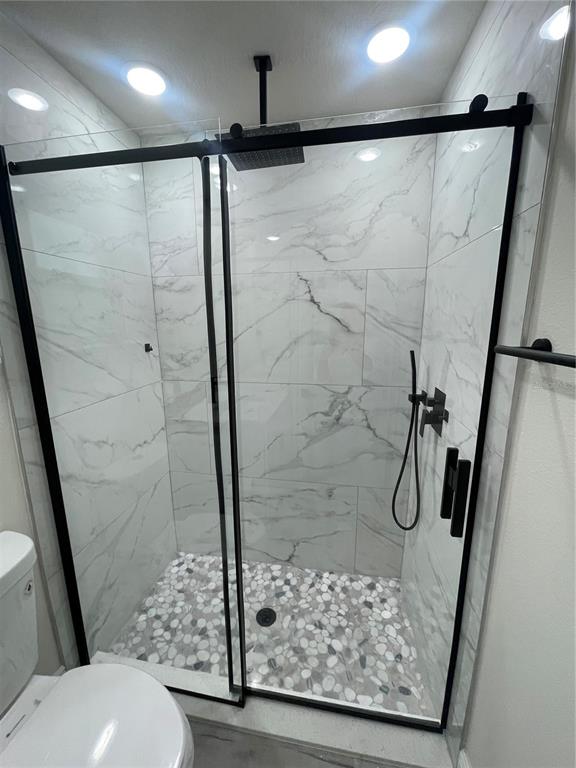 10631 North Frantz Avenue Citrus Springs, FL 34434 - Photo 10 of 21 a bathroom with a shower