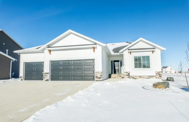 $769,900 | 8319 59th Street South, Horace, ND 58047