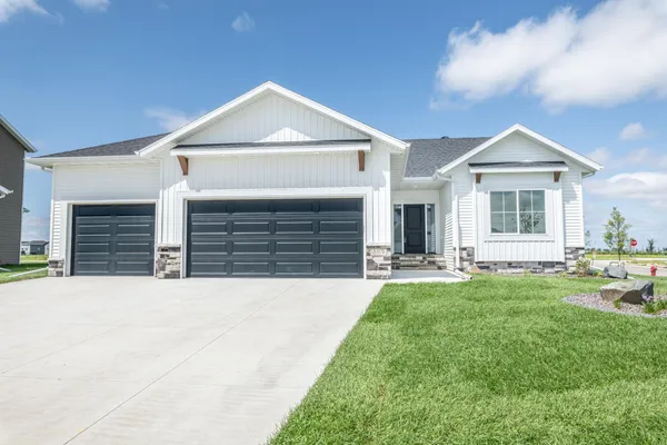 $769,900 | 8319 59th Street South, Horace, ND 58047
