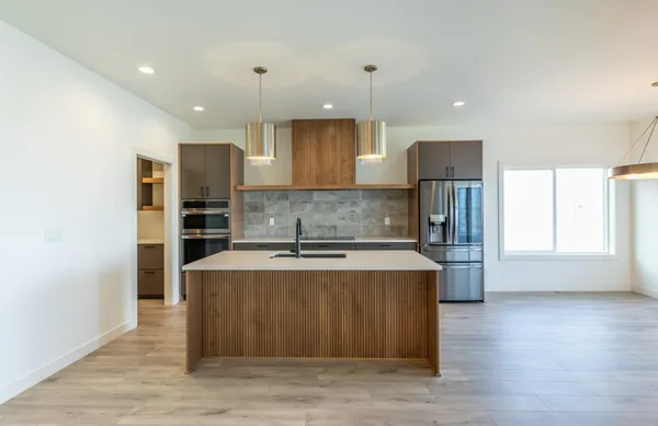 $769,900 | 8319 59th Street South, Horace, ND 58047