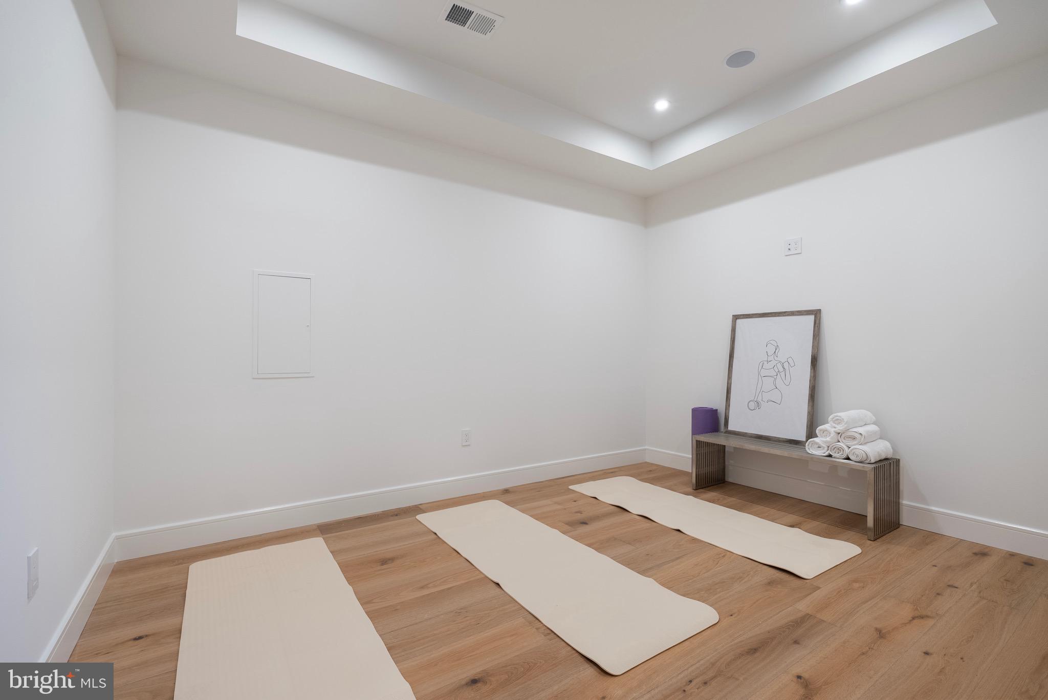 7923 Chelton Road Bethesda, MD 20814 - Photo 44 of 44 a room with a bed and mirror