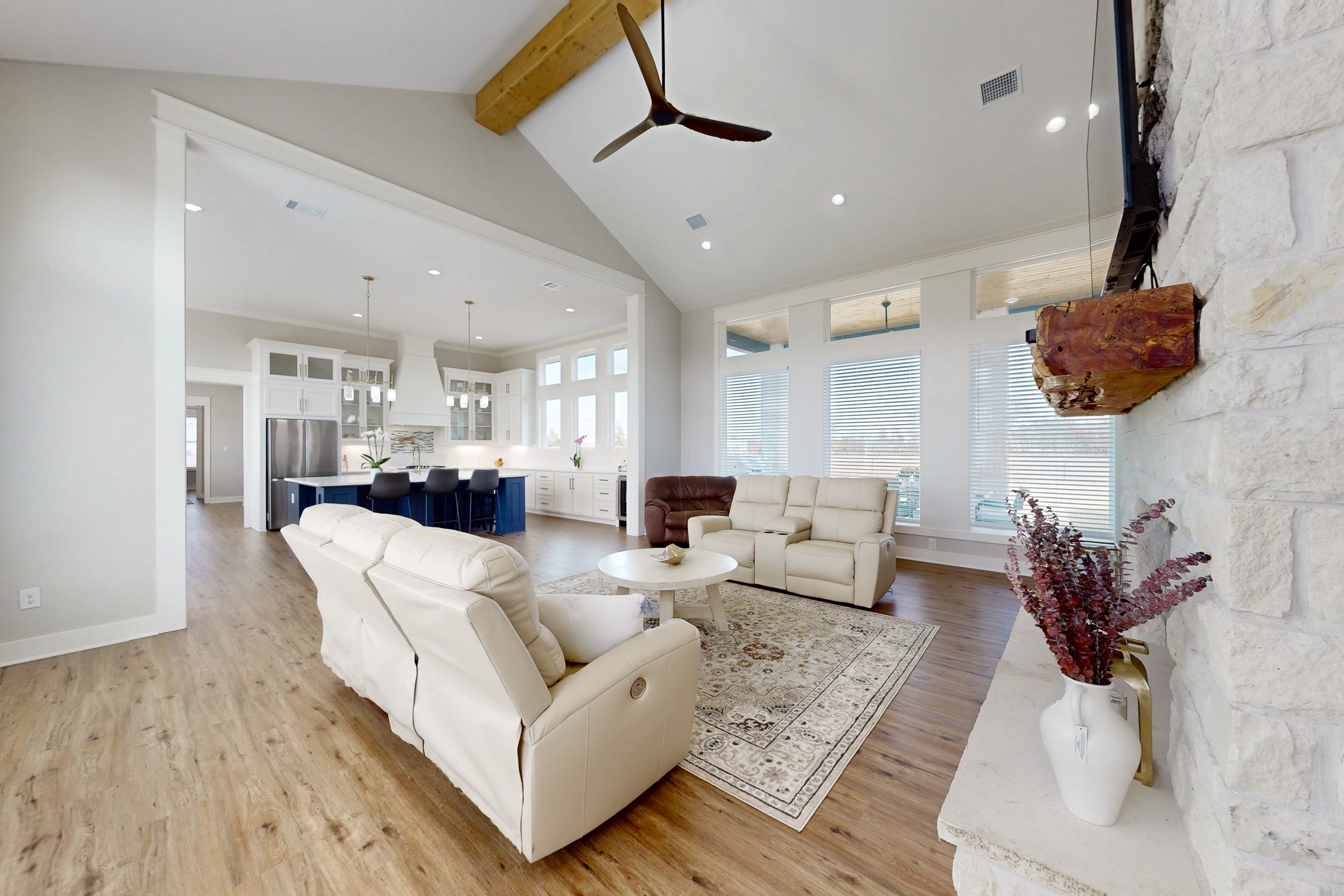 13504 Hudson Farms Road Franklin, TX 77856 - Photo 33 of 49 a living room with furniture and a potted plant
