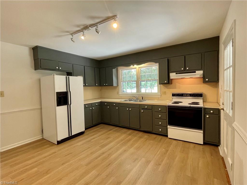 3801 Rolling Road High Point, NC 27265 - Photo 16 of 20