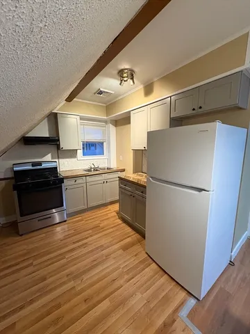 $1,975 | 16 Harmony Street, Unit 3, New Bedford, MA 02744