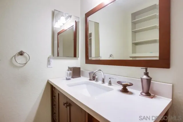 $975,000 | 214 Deddie Terrace, Fallbrook, CA 92028