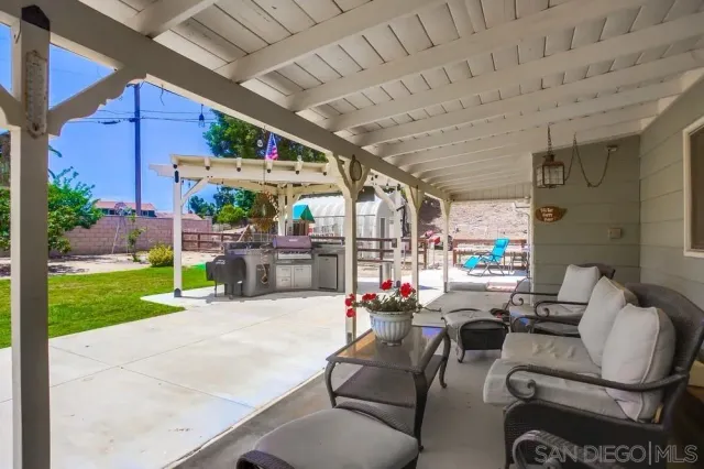 $975,000 | 214 Deddie Terrace, Fallbrook, CA 92028