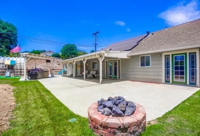 $975,000 | 214 Deddie Terrace, Fallbrook, CA 92028