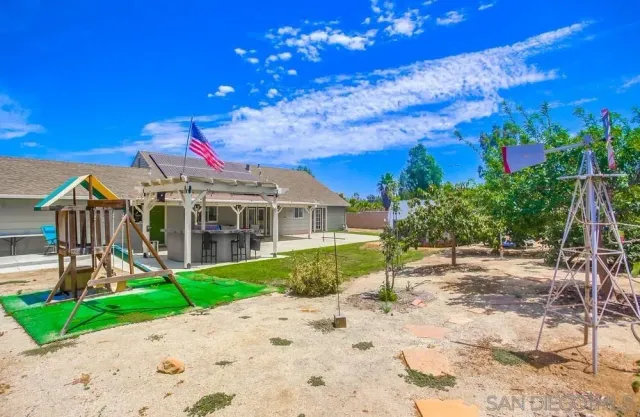 $975,000 | 214 Deddie Terrace, Fallbrook, CA 92028