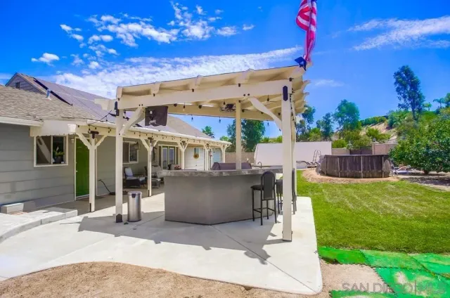 $975,000 | 214 Deddie Terrace, Fallbrook, CA 92028