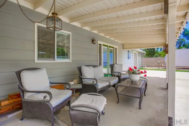 $975,000 | 214 Deddie Terrace, Fallbrook, CA 92028