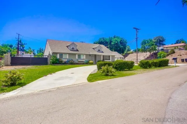 $975,000 | 214 Deddie Terrace, Fallbrook, CA 92028