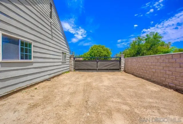 $975,000 | 214 Deddie Terrace, Fallbrook, CA 92028