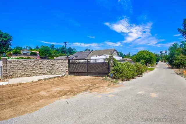 $975,000 | 214 Deddie Terrace, Fallbrook, CA 92028