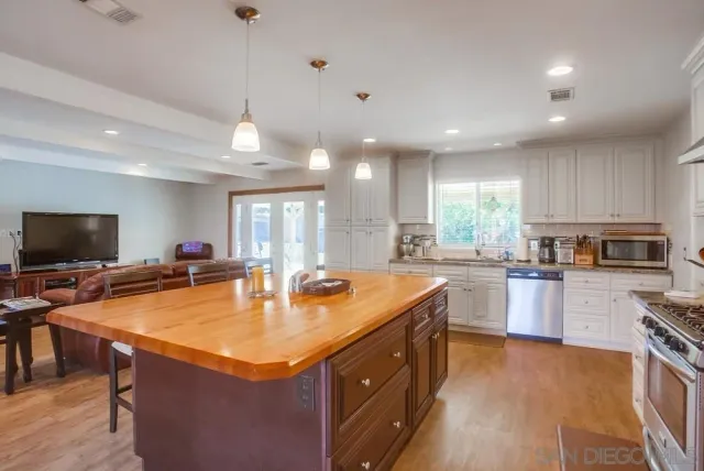 $975,000 | 214 Deddie Terrace, Fallbrook, CA 92028