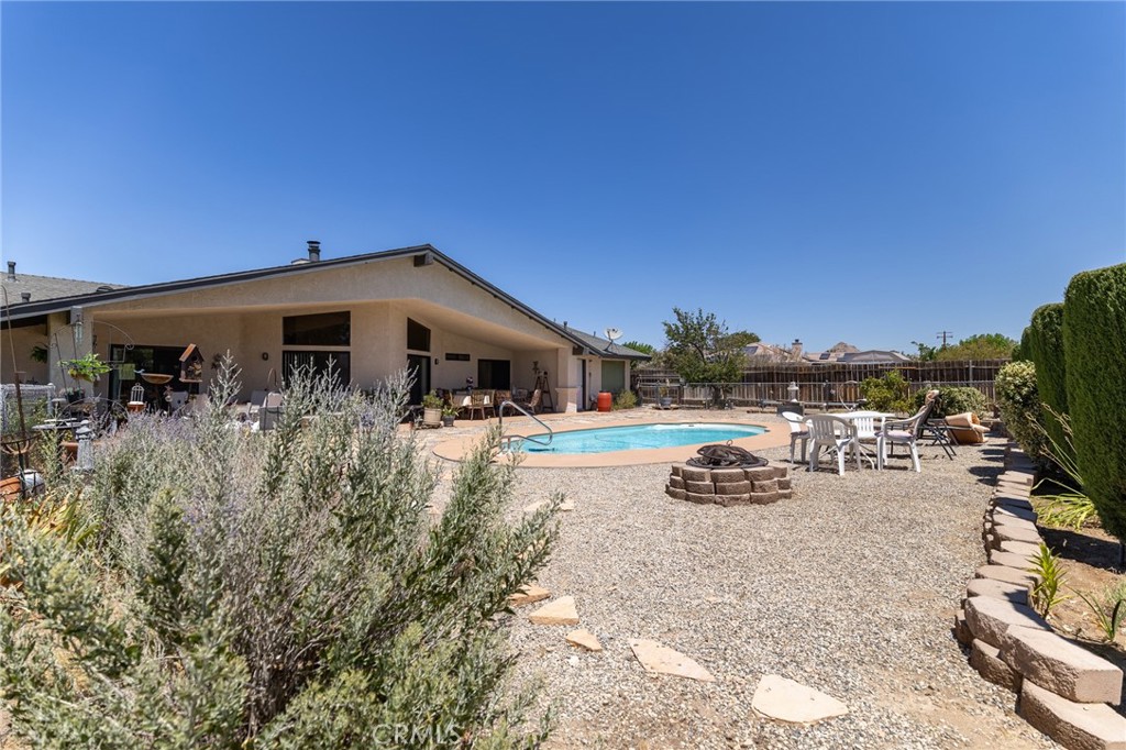 16058 Venango Road Apple Valley, CA 92307 - Photo 6 of 57