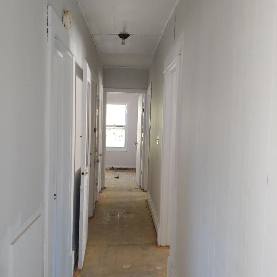 611 West Walnut Street Kalamazoo, MI 49007 - Photo 15 of 33 upstairs hallway