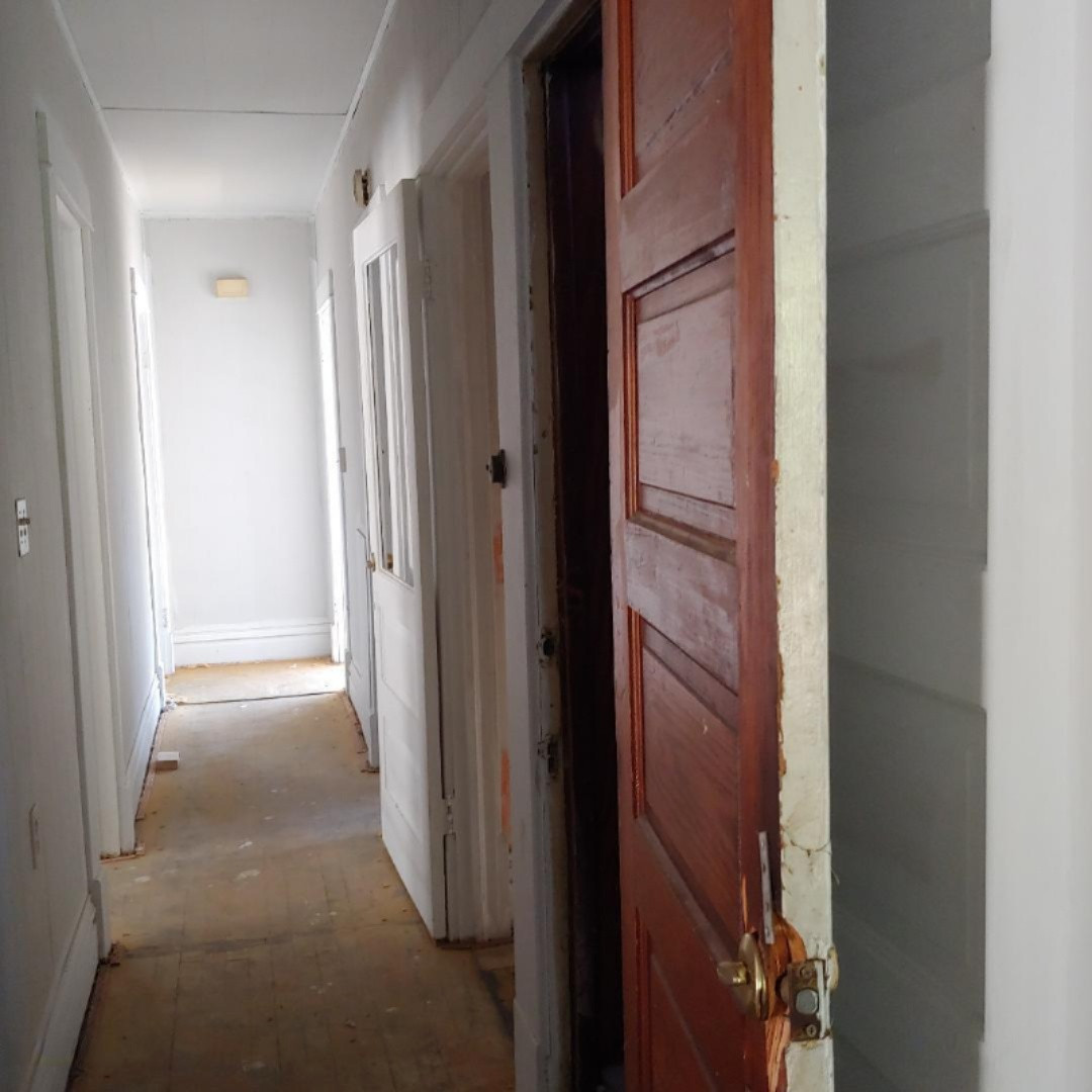 611 West Walnut Street Kalamazoo, MI 49007 - Photo 16 of 33 upstairs hallway