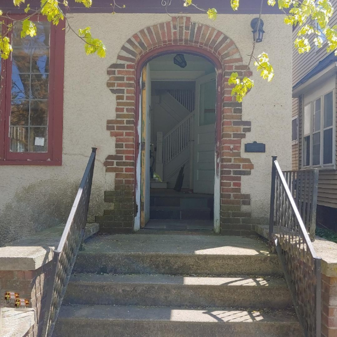 611 West Walnut Street Kalamazoo, MI 49007 - Photo 2 of 33 Front main floor entrance