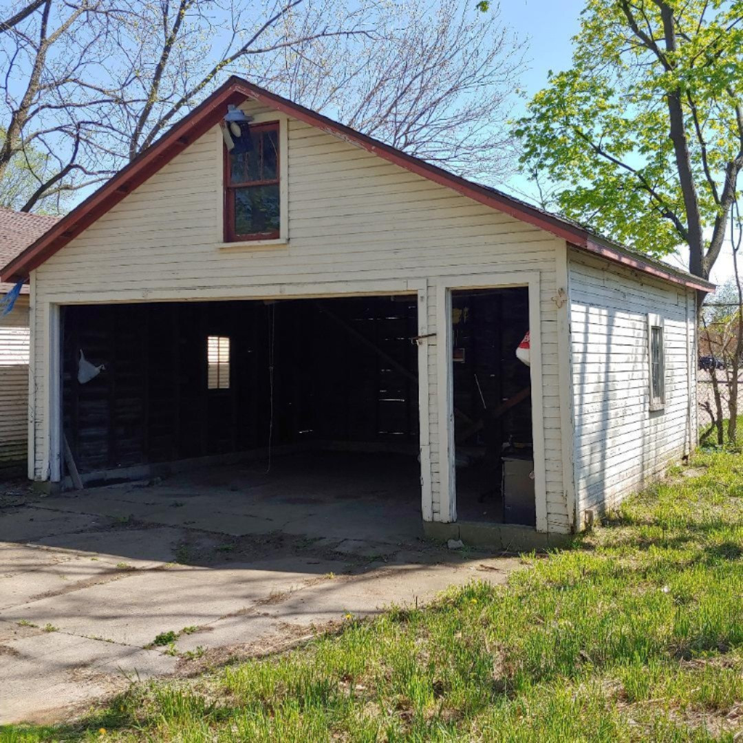 611 West Walnut Street Kalamazoo, MI 49007 - Photo 31 of 33 two car garage